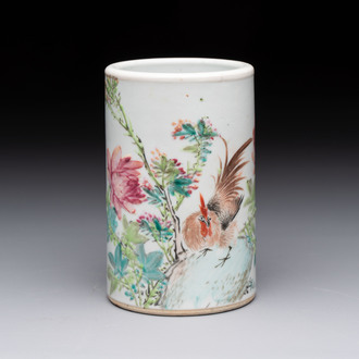 A Chinese qianjiang cai 'rooster' brush pot, signed Hengxing 恆興, Tongzhi mark, 19/20th C.