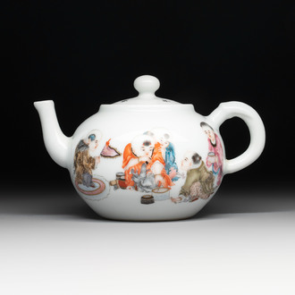 A Chinese famille rose 'playing boys' teapot, Tao Yi Zhen Pin 陶藝珍品 seal mark, 20th C.
