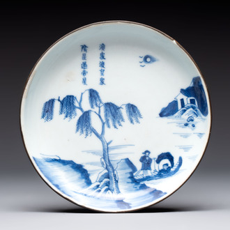 A Chinese 'Bleu de Hue' plate for the Vietnamese market, chơi ngọc 玩玉 mark, 19th C.