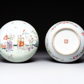 A Chinese famille rose 'playing boys' box and cover, Ling Zhi Cheng Xiang 麟趾呈祥 mark, 20th C.