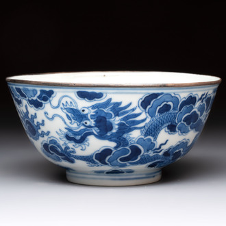 A Chinese blue and white 'Bleu de Hue' bowl for the Vietnamese market, Chế tạo vào thời Minh Mạng 明命年製 mark, ca. 1820-41