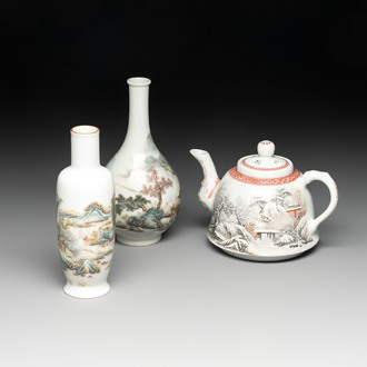 Two Chinese famille rose vases and a covered teapot, Yongzheng and Qianlong mark, signed Yu Wenhuan 余文環, 20th C.