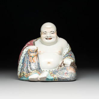 A Chinese famille rose Milefo Buddha, Xue Changsen 薛長森 mark, 20th C.