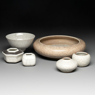 A varied collection of six Chinese ge-type wares, 19/20th C.