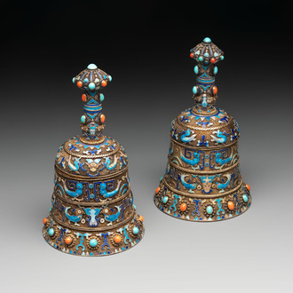 A pair of Chinese precious stone-inset and enamelled gilt-silver filigree bell-form covered boxes, silver mark, 19/20th C.