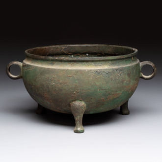 A Chinese archaic bronze tripod food vessel, 'dun 敦', Eastern Zhou
