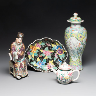 A Chinese famille rose covered vase, teapot and a seated figure, and a famille noire pattipan or teapot stand, 18/19th C.