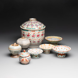 Six Chinese Thai market Bencharong-style wares and two Thai Sawankhalok wares, 15/19th C.