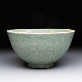 A Chinese Swatow celadon-glazed bowl with floral anhua design, 18th C.