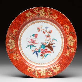 A Chinese famille rose 'faux-bois border' plate, Yongzheng/Qianlong