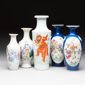Five Chinese famille rose vases, Kangxi, Qianlong and Ju Ren Tang 居仁堂 mark, 19/20th C.