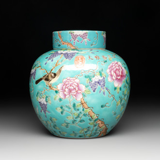 A Chinese 'Da Ya Zhai 大雅齋' turquoise-ground grisaille jar and cover, Yong Qing Chang Chun 永慶長春 mark, 19/20th C.