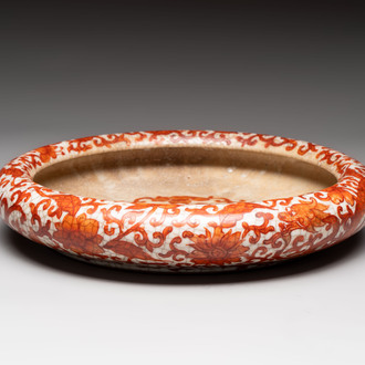 A Chinese iron-red-decorated crackle-glazed  'chilong and lotus scroll' brush washer, 19th C.