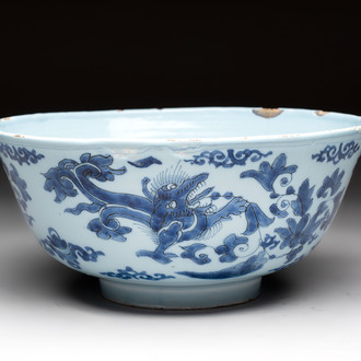 A blue and white Dutch Delft chinoiserie bowl with dragons, 17th C.