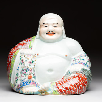 A fine Chinese famille rose Milefo Buddha, Zhu Mao Ji 朱茂記造, 20th C.