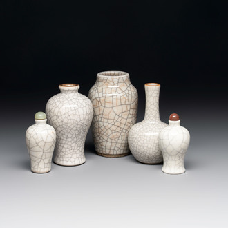 Three Chinese ge-type miniature vases and two snuff bottles, 18/19th C.