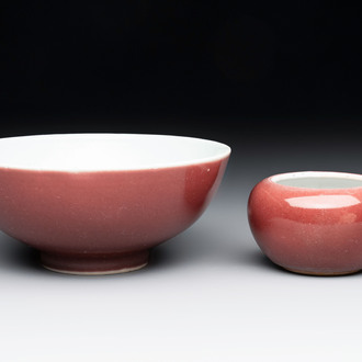 A Chinese copper-red-glazed bowl and brush washer, Xuande mark, 18/19th C.