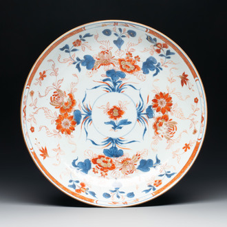 A Chinese Imari-style dish with floral design, Kangxi