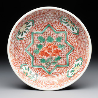 A Chinese wucai plate with floral design, Kangxi