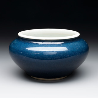 A Chinese sacrificial blue-glazed bowl, 17/18th C.
