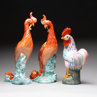 A pair of Chinese famille rose phoenixes and a rooster, Jingdezhen mark, 20th C.