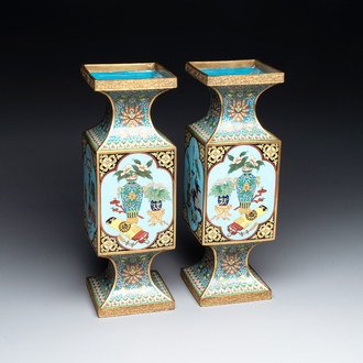A pair of fine Chinese cloisonné square 'gu' vases with antiquities, 19/20th C.