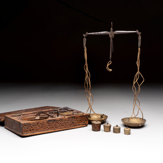An Ottoman jewellery scale with a wooden box with brass weights, 18/19th C.