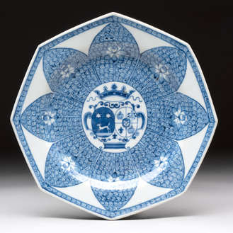 A Chinese blue and white octagonal armorial plate with an alliance coat of arms of De Haze and Sonmans for the Dutch market, Qianlong, ca. 1738-1741