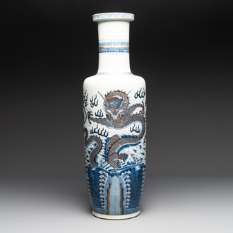 A large Chinese gilt-decorated blue and white 'dragon' rouleau vase, 19th C.