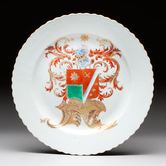 A rare Chinese armorial plate with the arms of de Heere for the Dutch market, Qianlong, ca. 1735-1765