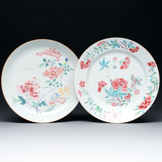 Two Chinese famille rose plates with floral design, Yongzheng/Qianlong