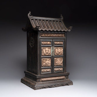 A Chinese hongmu house-form cabinet with antiquities design, 18/19th C.