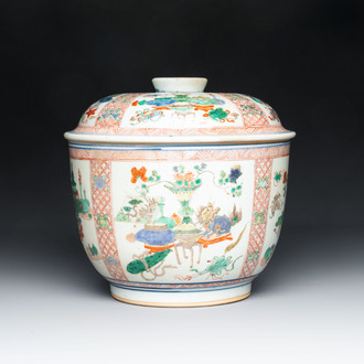 A Chinese famille verte 'antiquities' bowl and cover, Kangxi