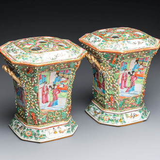 A pair of Chinese Canton famille rose flower holders and covers with figural design, 19th C.