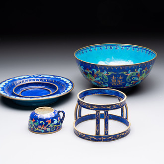 A Chinese Beijing enamel 'double happiness 囍' warming bowl set, Qianlong/Jiaqing