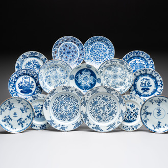 15 Chinese blue and white plates with floral and 'shou 壽' design, Yongzheng mark, 18th C.