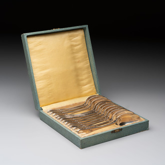 A set of 12 silver teaspoons, 800/000, 20th C.