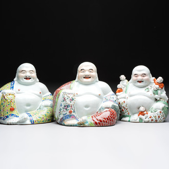 Three Chinese famille rose Milefo Buddhas, Zhu Mao Ji 朱茂記造 marks, 20th C.