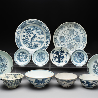 12 Chinese blue and white wares, Ming