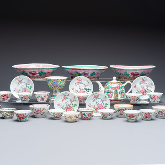 A collection of 28 Chinese famille rose wares, 18th C. and later