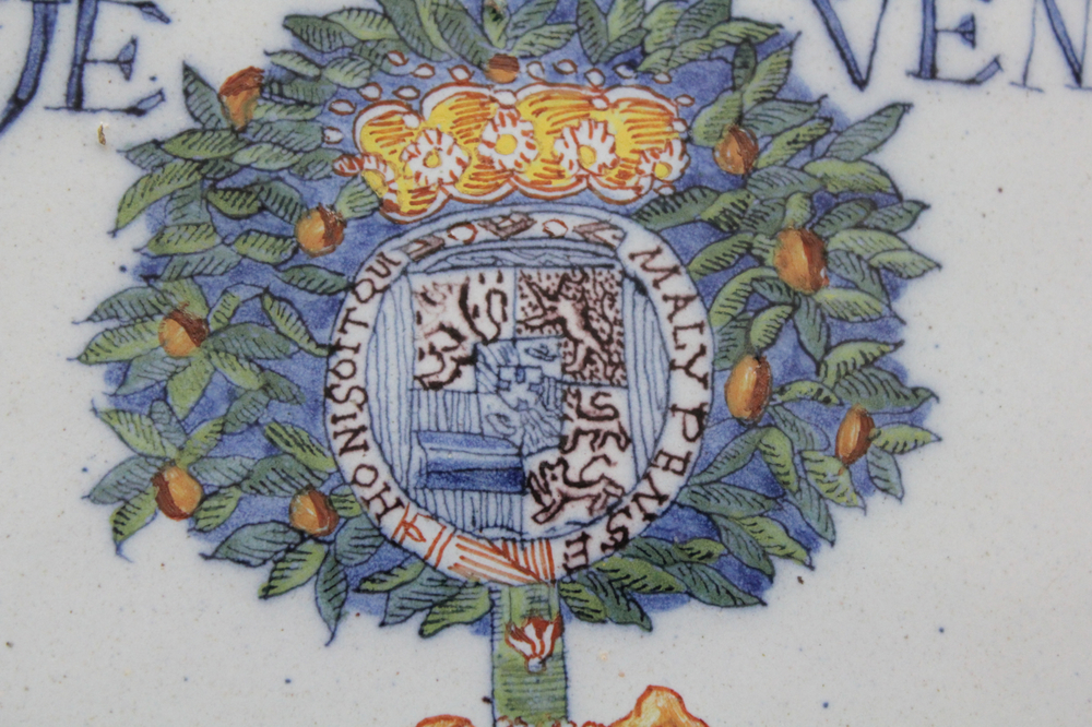 Grande et importante plaque orangiste en fa&iuml;ence de Delft, 18e