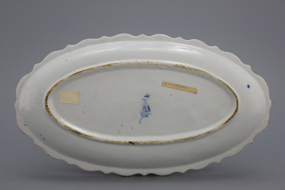 A Dutch Delft blue and white oval shaped small tray with a chinoiserie hunting scene, 18th C.