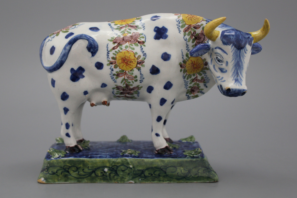 Polychroom Delftse koe, polychroom gekleurd, 18e eeuw