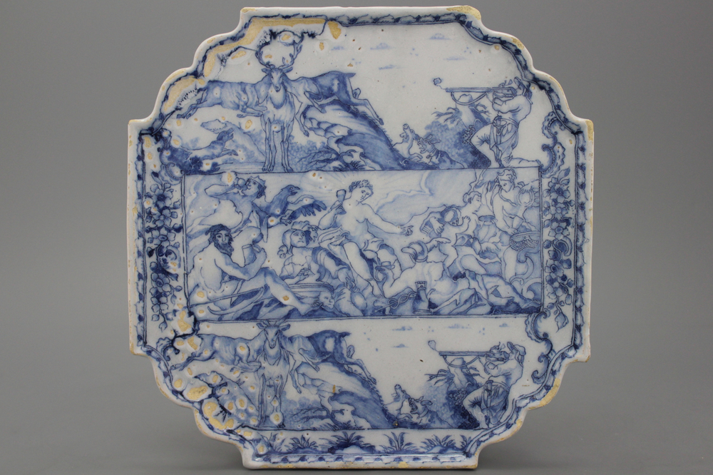 Mooie blauw en witte Delftse plaque met mythologische afbeeldingen, 18e eeuw.
