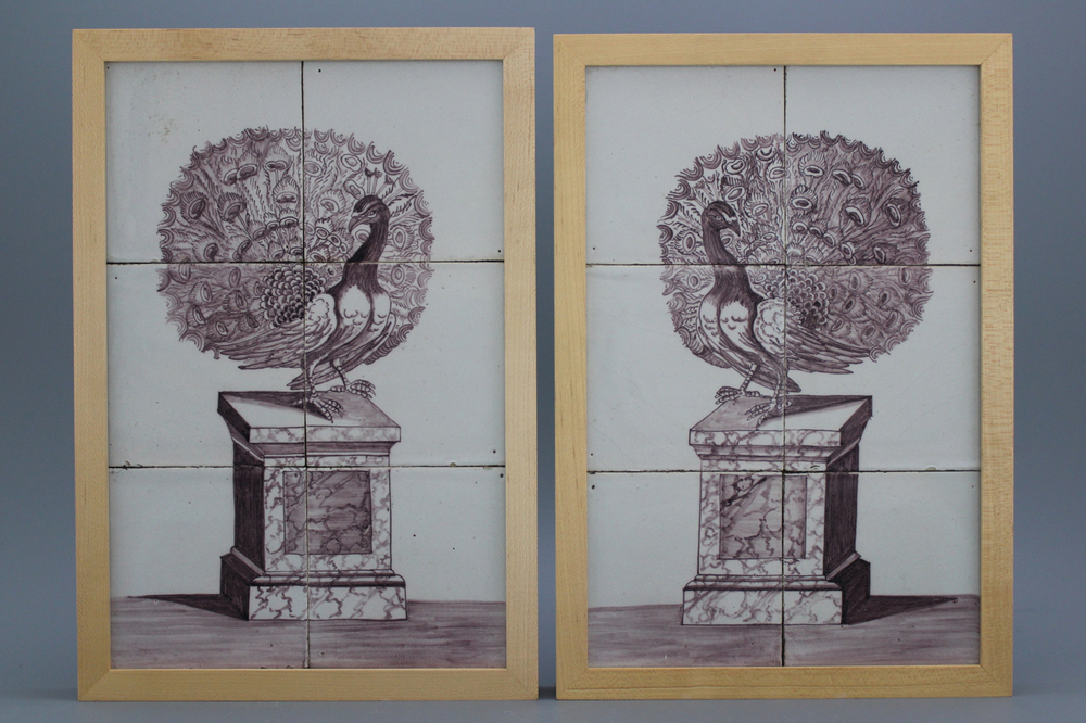 Paire de tableaux de carreaux en fa&iuml;ence de Delft, mangan&egrave;se,repr&eacute;sentant 2 paons,18e