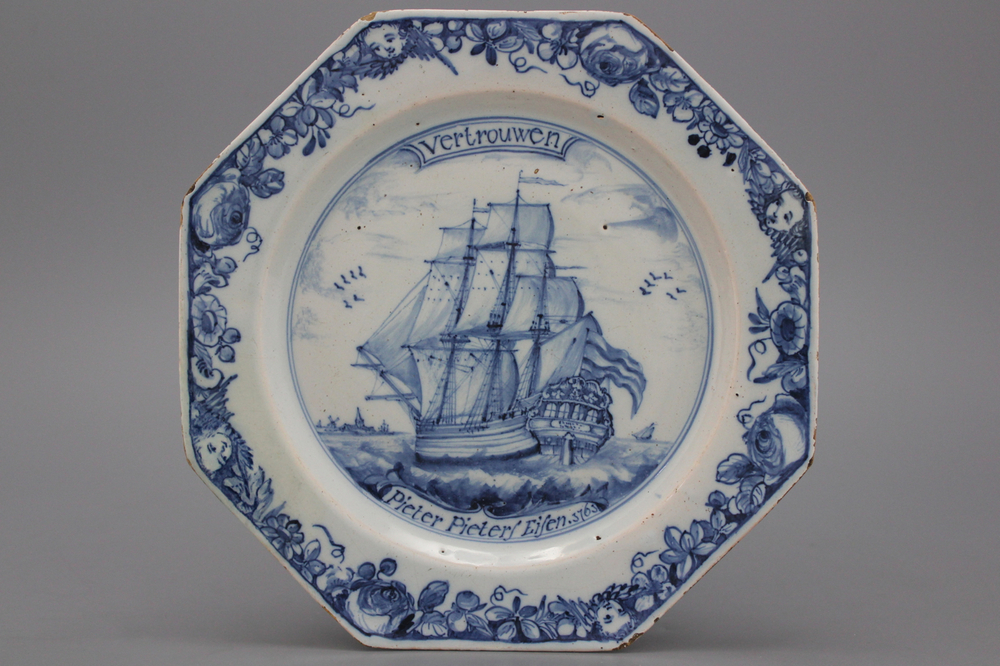 Plat octogonal Liverpool style Delft, d&eacute;cor navire dat&eacute; 1761