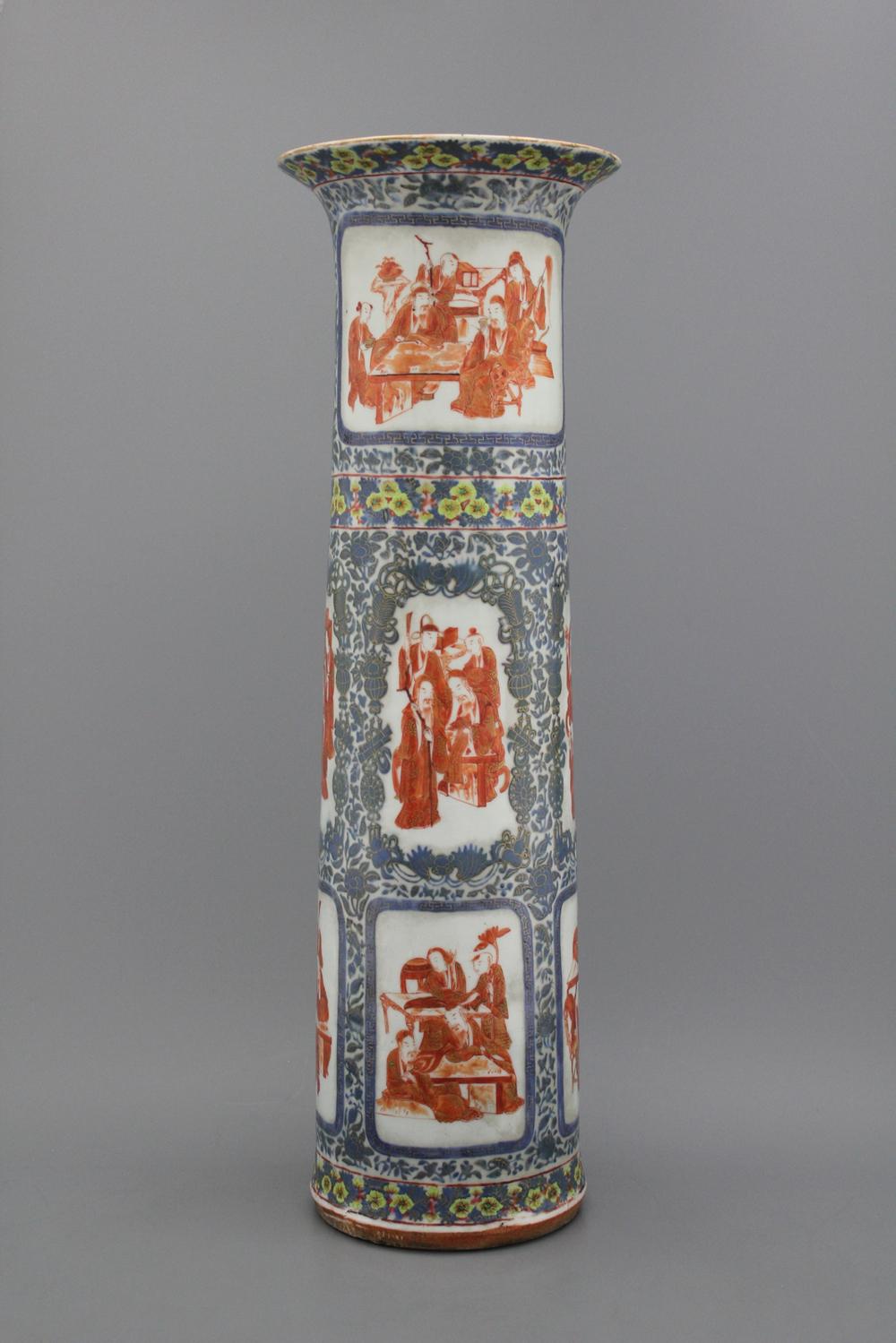 A large Chinese porcelain sleeve vase, 19th C.