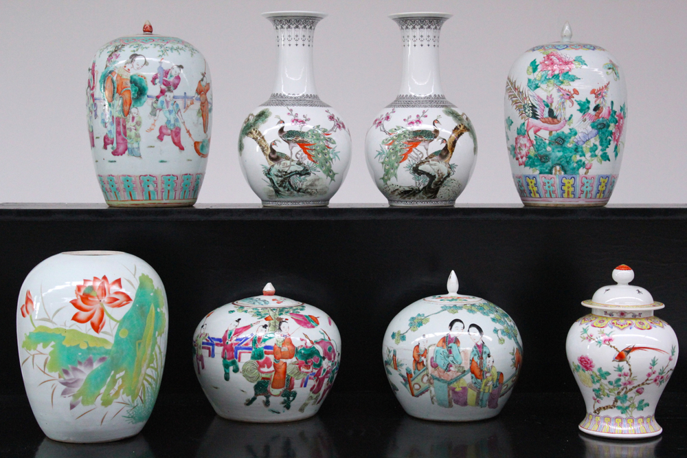 A collection of 8 Chinese porcelain vases, 19/20th C.