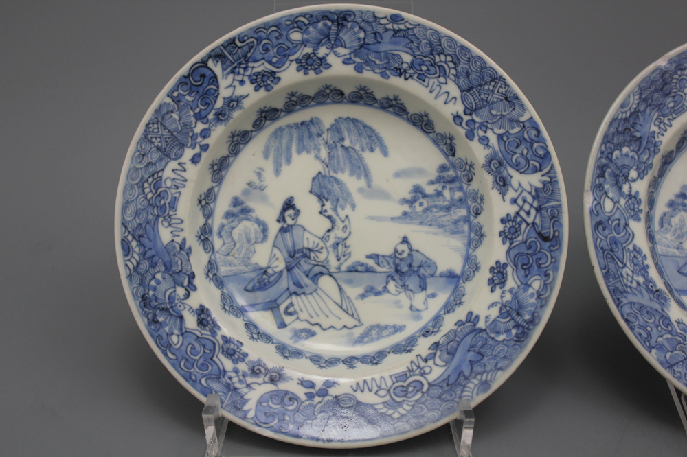 A set of 6 Chinese porcelain blue and white small deep plates, 18/19th C.