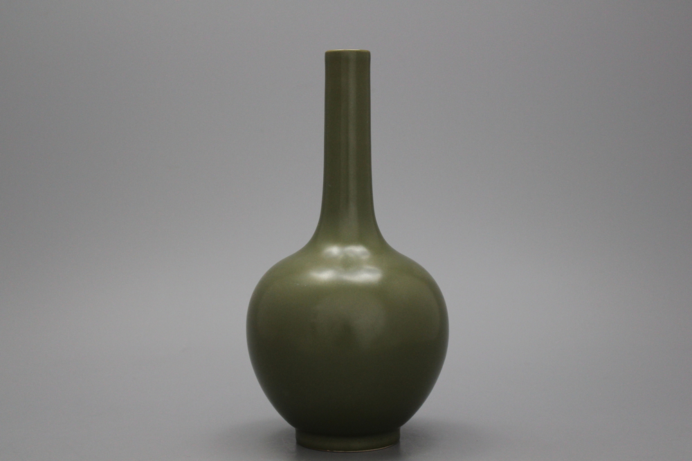 A Chinese porcelain teadust glazed bottle vase, 20th C.